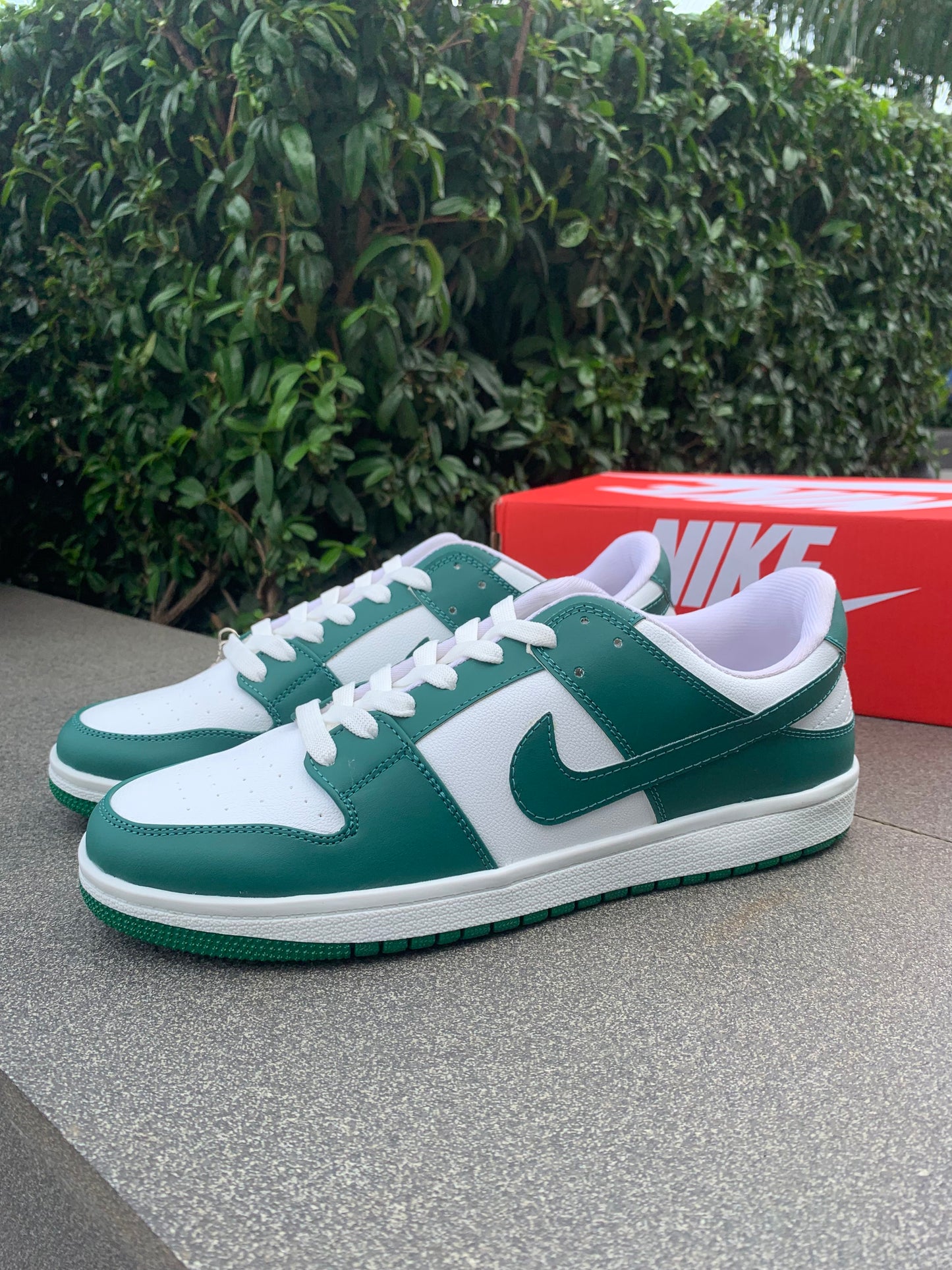 VARSITY GREEN