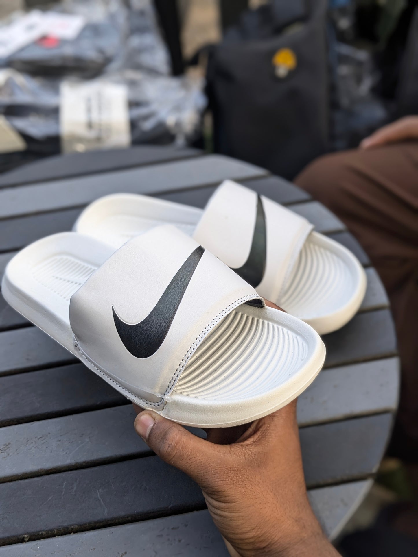 Victori 1 swoosh slide